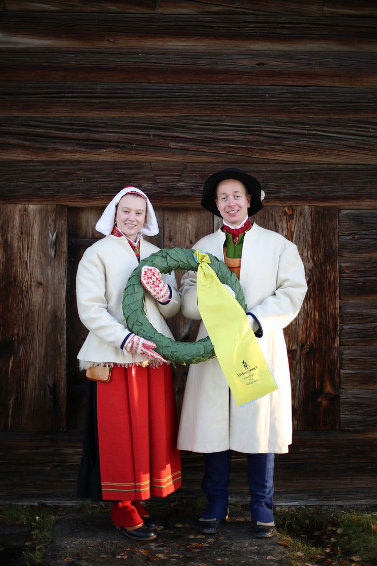 Elsa Hermansson och Gustav Johnsson kranskulla och kransmas 2024