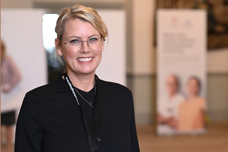 Maria Ekholm liggande 220324