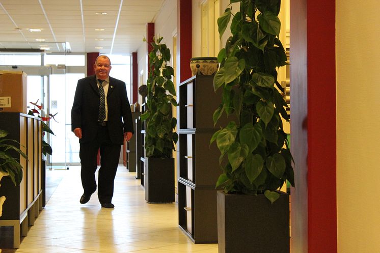 Poul Erik Krogh ses her på sin elskede arbejdsplads Forenede Services hovedkontor i Søborg.