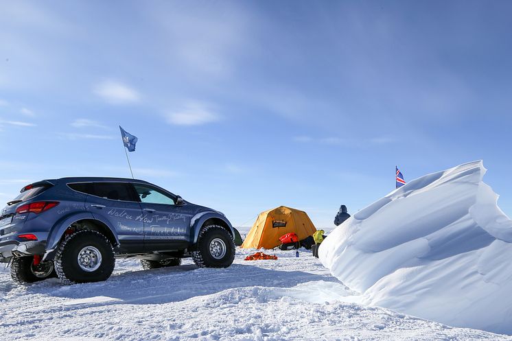 Shackleton Return - Hyundai Santa Fe blir första personbil att korsa Antarktis.