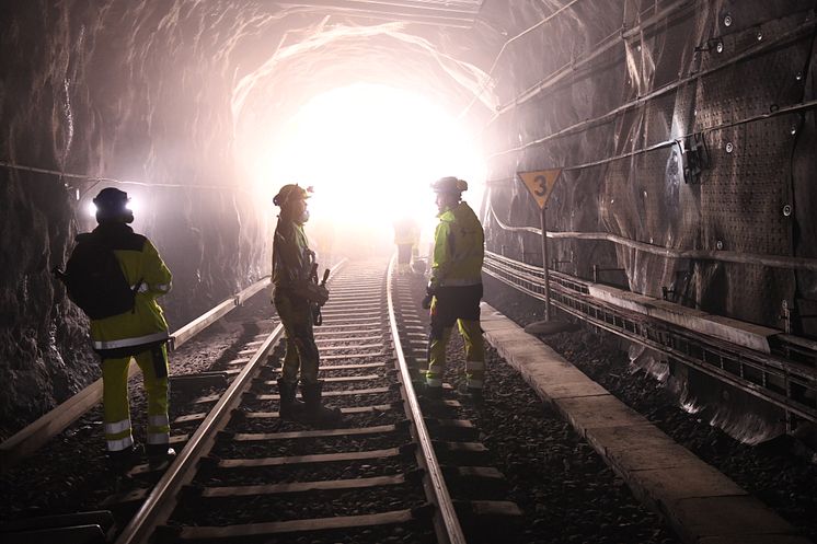 Nattarbeidere Mellom 50 og 70 personer har jobbet om natten for å vedlikeholde T-banen-infrastrukturen. Foto Jan RustadSporveien 