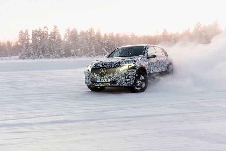 Mercedes-Benz EQC på vintertester i Arjeplog