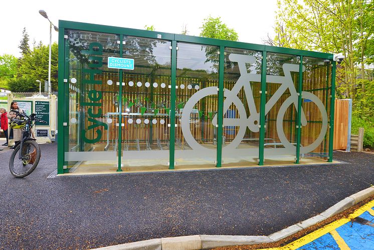 Kenley station cycle hub