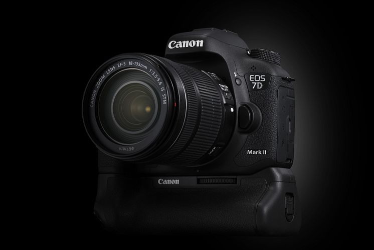 Canon EOS 7D Mark II Beauty 1