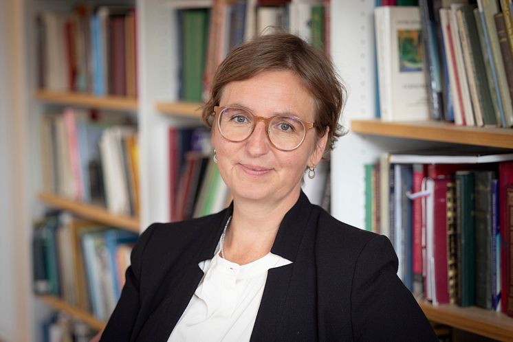 Emily Holmes, professor