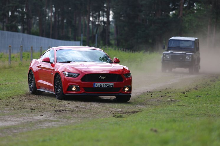 Egy új filmjében Ben Collins, a korábbi ‘Stig’ a Ford Mustangot nevezte a legjobb kaszkadőrautónak; Európában 10.000 Mustang talált gazdára