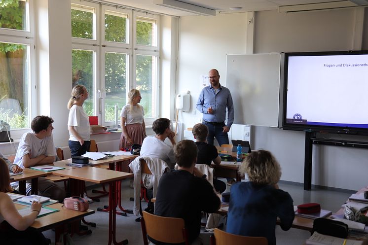 Schülerinnen und Schüler im Zukunftsdialog mit regionalen Unternehmen