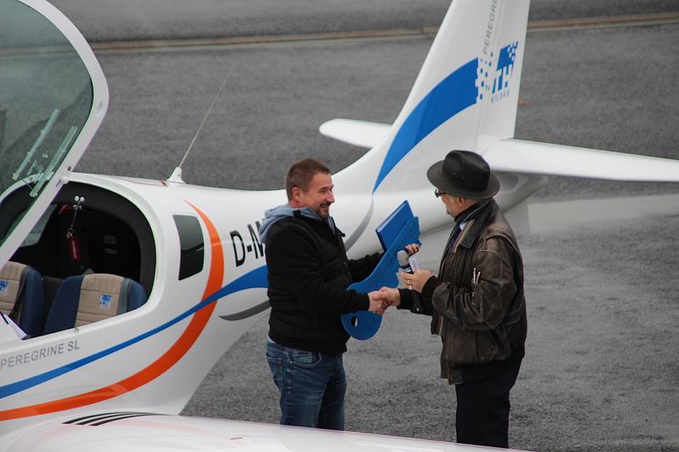 Erstes Forschungs- und Schulungsflugzeug auf dem Flugplatz Schönhagen an die Technische Hochschule Wildau übergeben