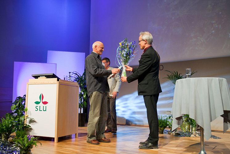 Tomas Lundälv emottar naturvårdspriset 2012