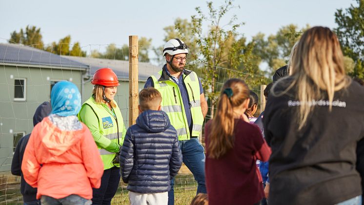 Barn från Rosengårdsskolan på besök på projektet BoKlok Botildenborg, Västra Kattarp, Malmö. 