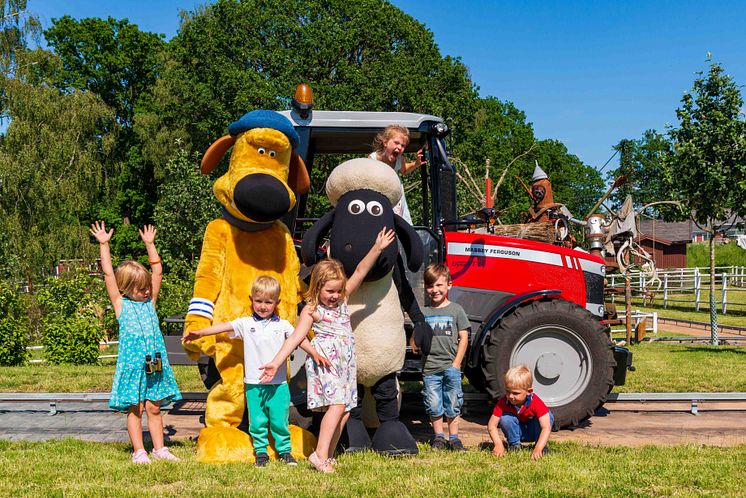 shaun_bitzer_traktor_barn