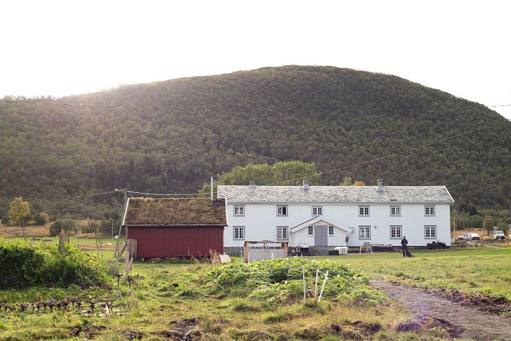 KVITNES-farm-vPhotographer_ Kristin Dahlen Rogstad.jpg