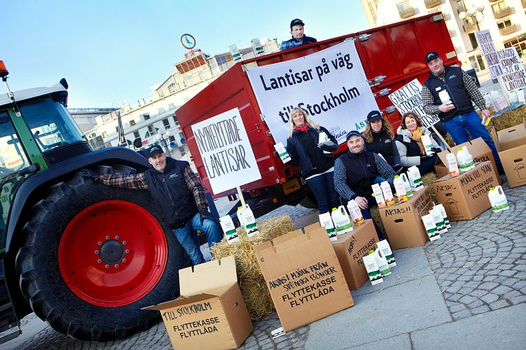 Bönderna på Medborgarplatsen, bild 2