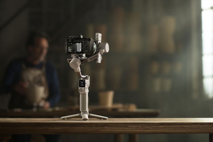 RS 4 Mini + AI300 + Mic2 Pottery Profile Photo with Black Camera（backward）.jpg