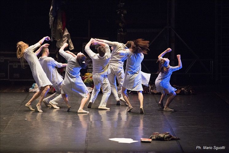 Anne Frank gruppo salto2. Foto di F.Parenzan.jpg