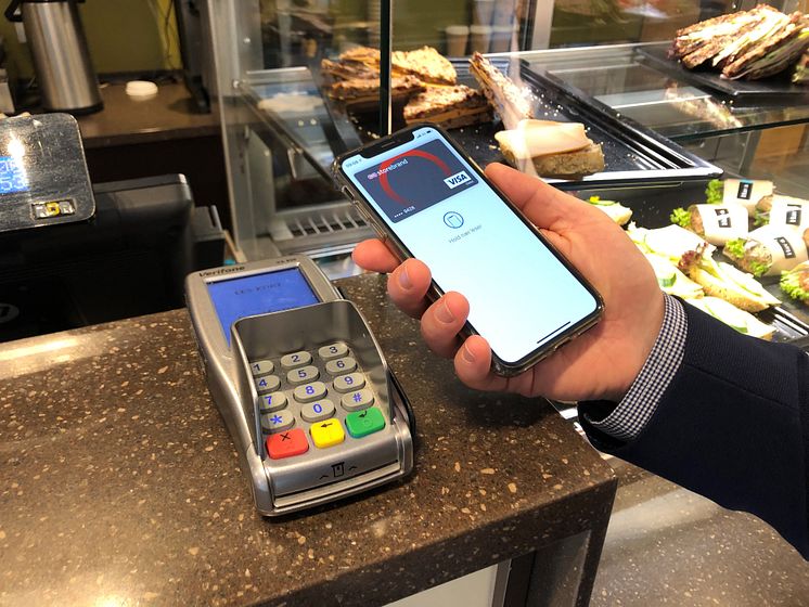 Storebrand tilbyr Apple Pay