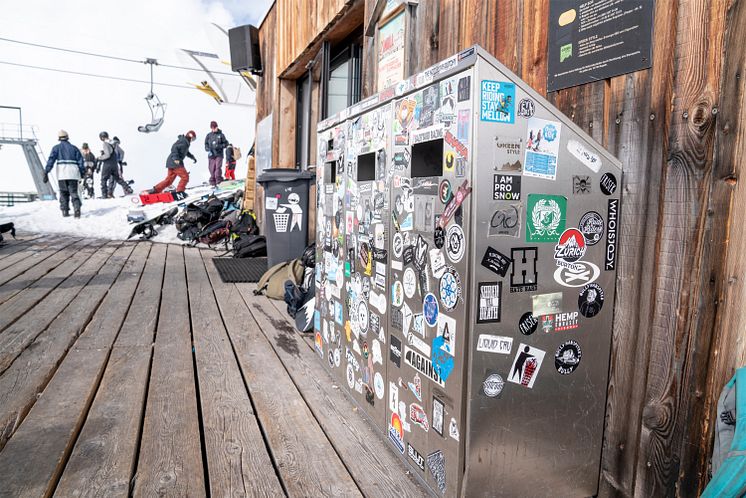 Abfalltrennung an der Skisation in Laax, Graubünden