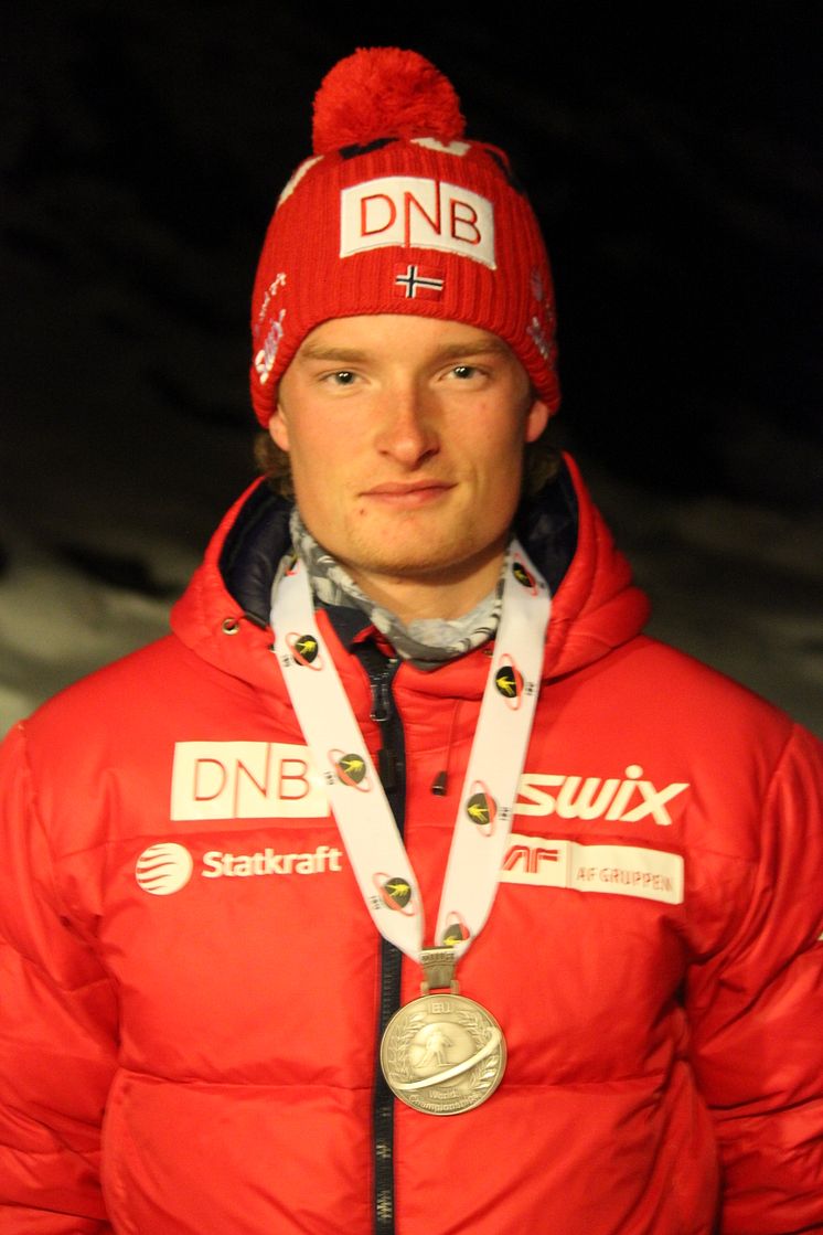 Aleksander Fjeld Andersen med sølvmedalje etter normalprogram ungdom menn, junior-VM 2016
