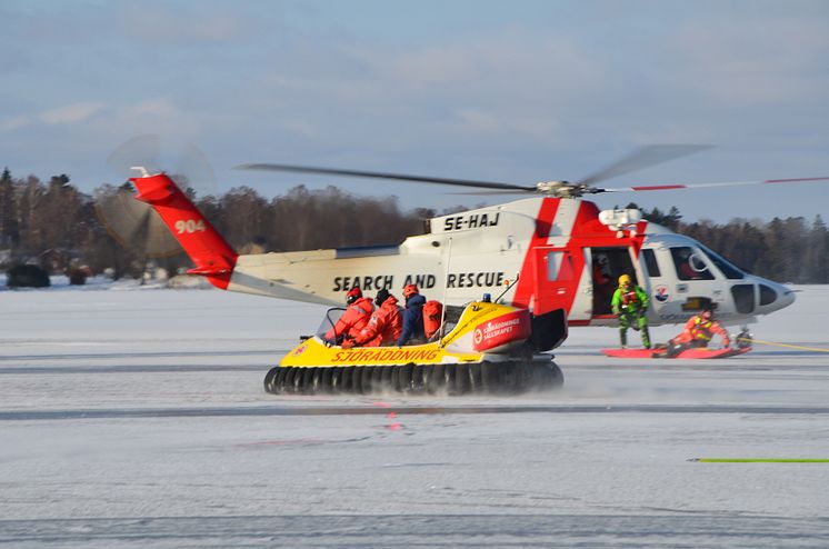 Övning tillsammans med Sjöfartsverkets Lifeguard 904