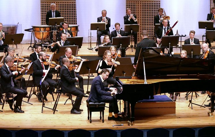 SON och Peter Friis Johansson: Netzels pianokonsert
