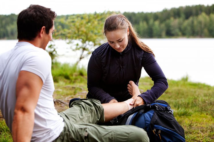 805438-camping-first-aid