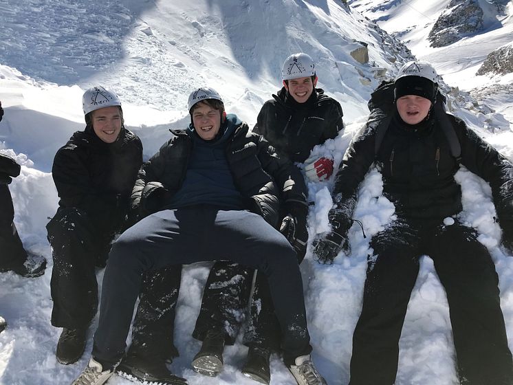 Jacob Bech Christensen, Matti Mollerup, Mikkel Carøe, Jakob Ovesen benyttede muligheden for at nyde sneen i Østrig, mens de var på studietur. 