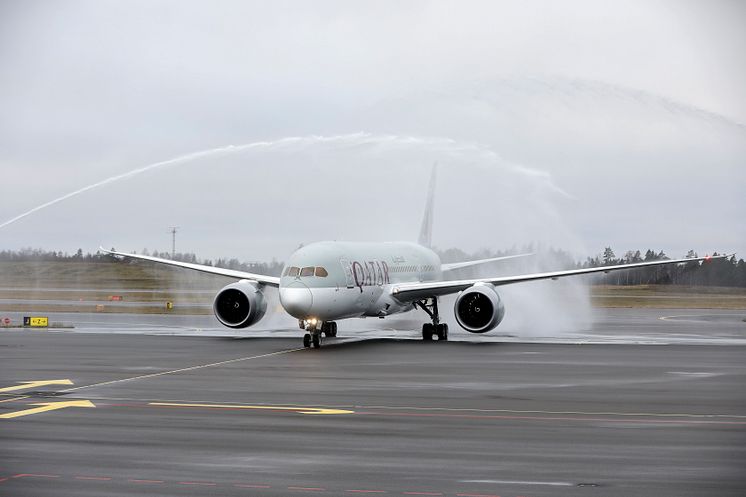 Vattensalut för Qatar Airways