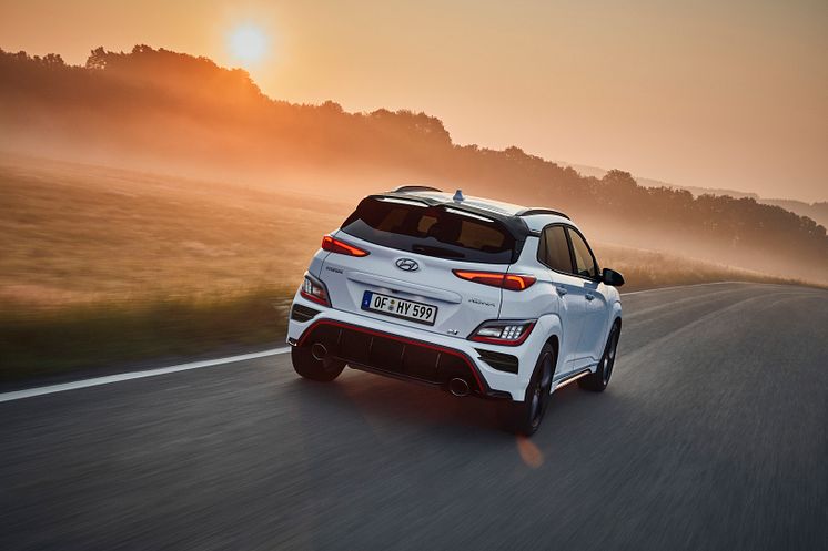 hyundai-kona-n-test-drive-sonic-blue-driving-29