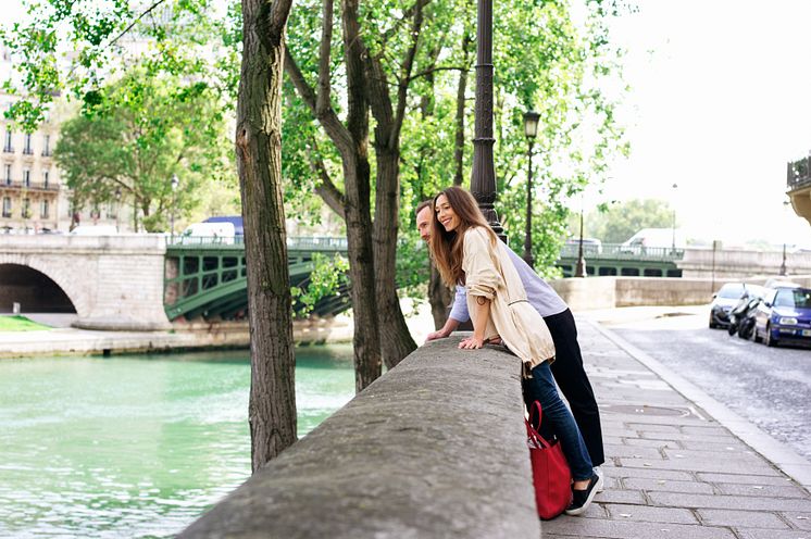 Paris_couple_Seine