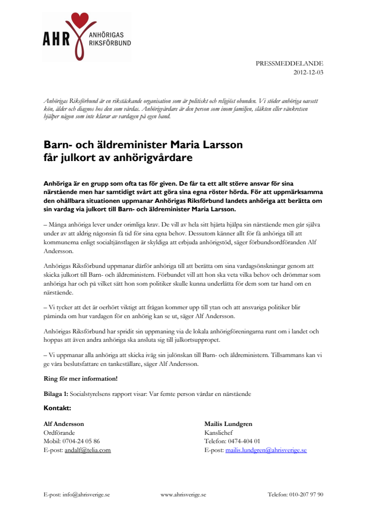 Barn- och äldreminister Maria Larsson får julkort av anhörigvårdare