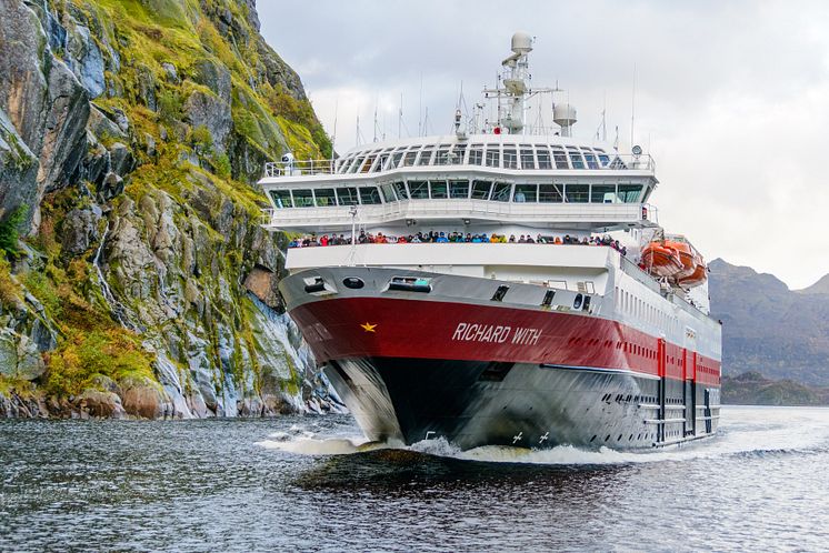 MS-Richard-With-in-Trollfjorden-Credit Robert Cranna_Hurtigruten