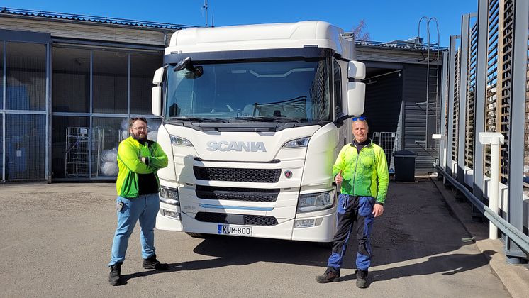 Scania 25P Rauno Sapelson ja Joonas