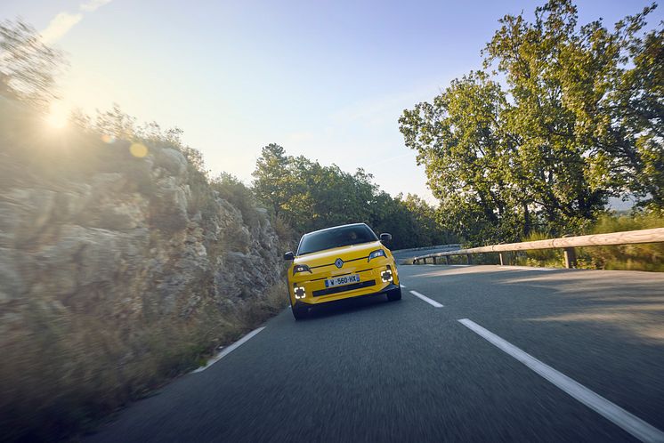 Renault 5 E-Tech electric - iconic cinq version - Pop Yellow!ligeforfra.jpg