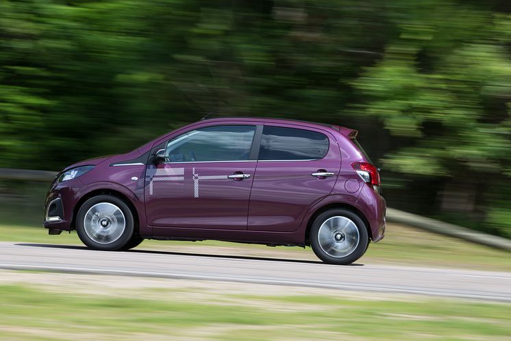 Peugeot 108 RedPurple_03