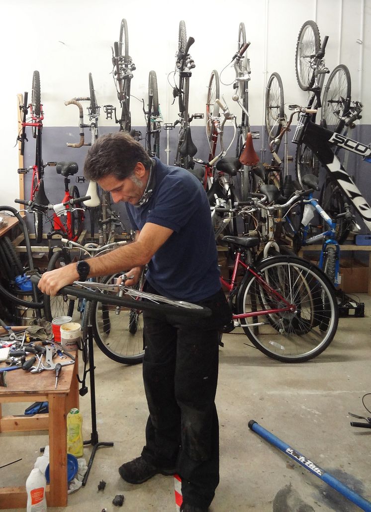 Paul Horta-Hopkins at SCDA's Newhaven bike repair workshop