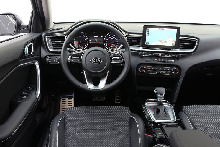 Kia Ceed 5d interior 