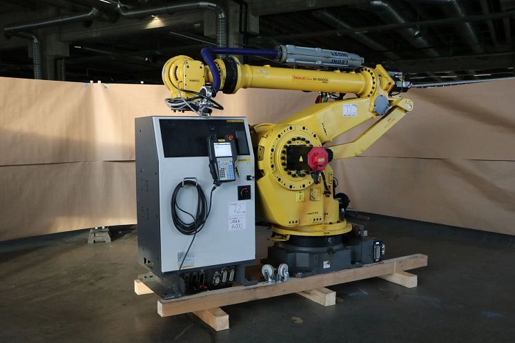 2 FANUC M-900iA 260L industrial robot