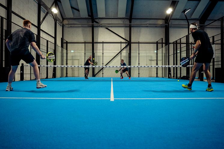 Der var godt gang i de 8 indendørs padelbaner