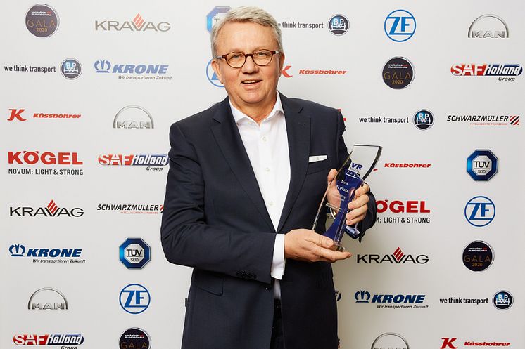 Peter Hornig nimmt den VR Award 2020 für Scania Ecolution entgegen