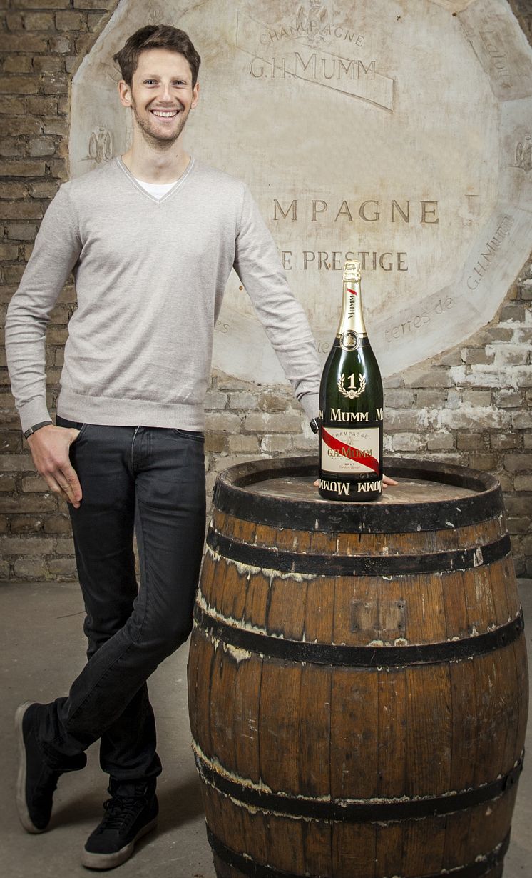  Romain Grosjean med G.H.Mumm F1 