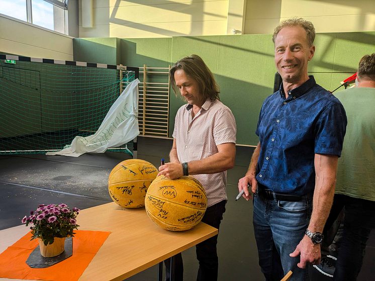 Unterzeichnung Ball.jpg