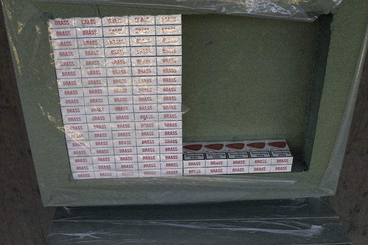 Cigarettes hidden in pallets of floor underlay