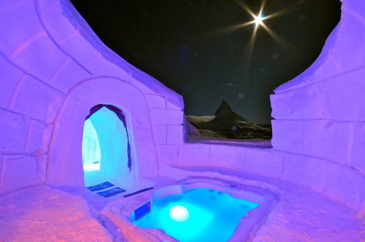 Iglu Dorf Zermatt mit Whirlpool und Blick aufs Matterhorn (Wallis)