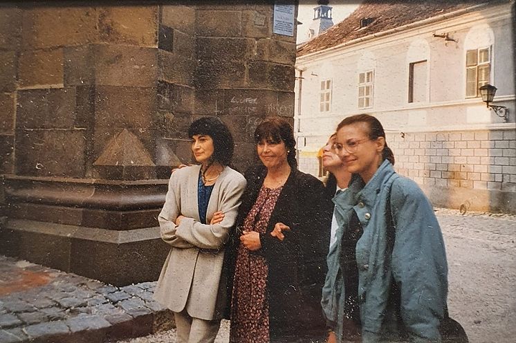small Gabriela Melinescu, Agneta Pleijel, Ileana Malancioiu, Denisa Comanescu, Brasov, 1995 Fotocredit Dan Shafran.jpg