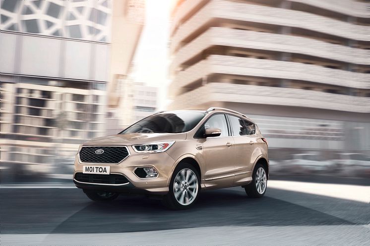 2016FordKuga_Vignale_09