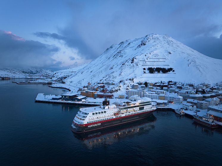 Trollfjord_Honningsvag_240212_00001-2_Kristian_Dale_Hurtigruten.jpg