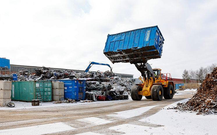 Volvo L350H i containerhantering - Stena Recycling