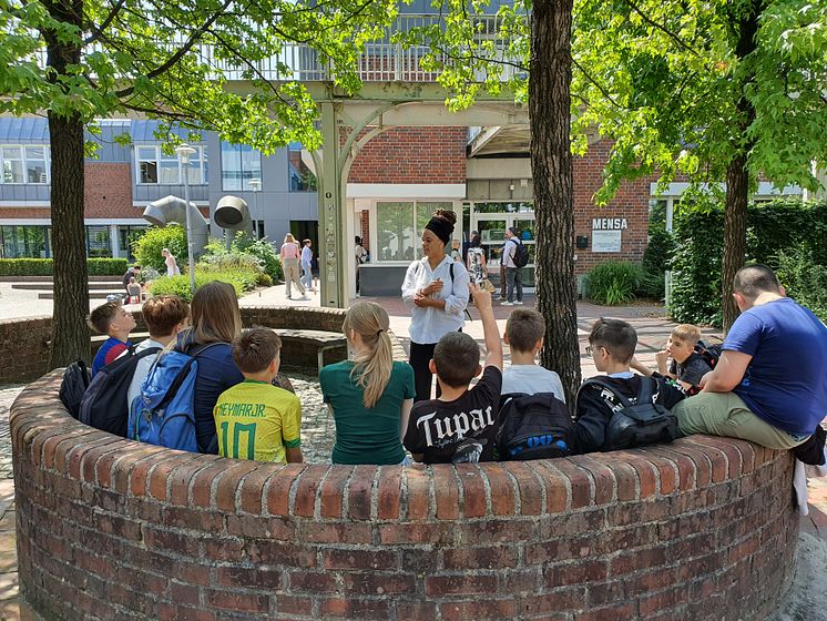 Insektenhotels, kreative Stickerei, Pausenspiele und viel Bewegung: Erneut haben Studierende der Universität Vechta Schüler*i