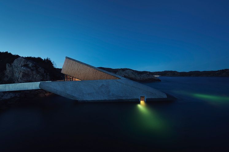 Under underwater restaurant - Photo - Under-Ivar Kvaal.JPG