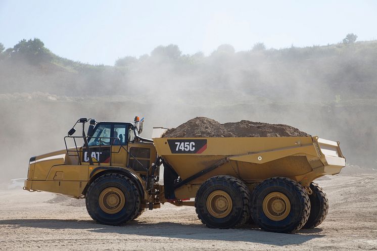 Cat 745C dumper från sidan